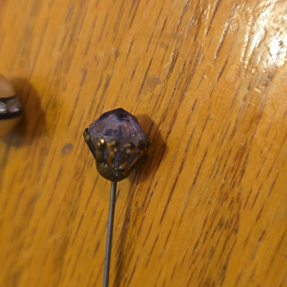 Collection of Vintage 4 Hat Pins - Picture 3 of 6